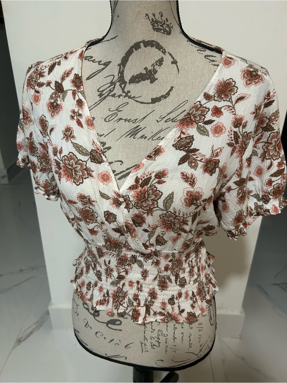 Paper Crane Floral Brown Beige V-neck Light Weight Blouse Fitted Waist Size M